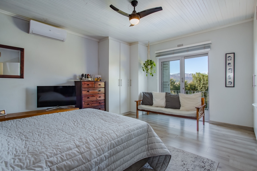 5 Bedroom Property for Sale in Uitsig Western Cape